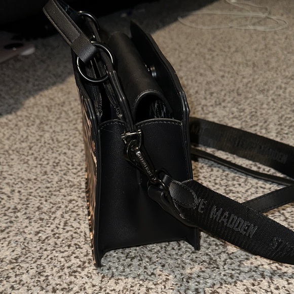 Steve Madden Leopard Print Crossbody Bag with Black Accents - Picture 9 of 10